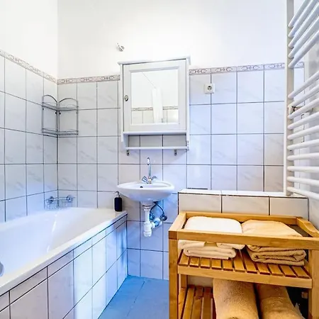 Sunshine - With Garage Apartment *