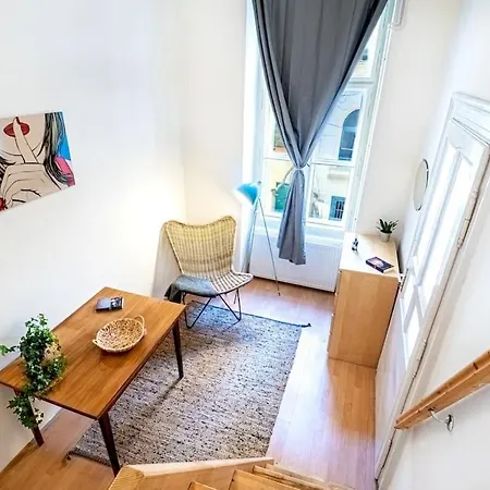 Sunshine - With Garage Apartment *