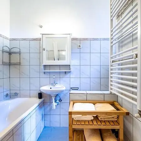 Sunshine - With Garage Apartment *